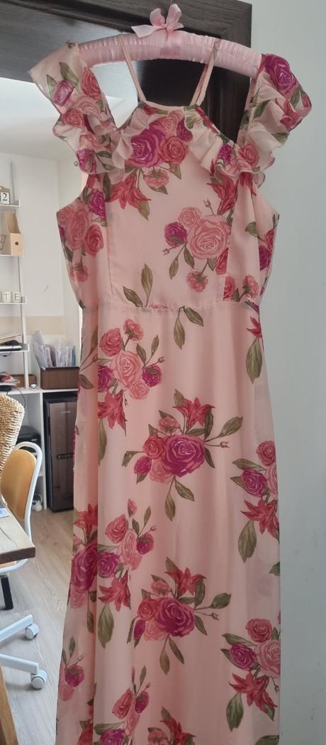 Letné šaty s odhalenými pleciami, esmara,36