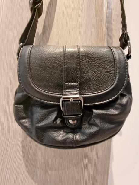 Čierna crossbody kabelka, 