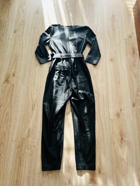 Skvelý koženkový overal značky mohito,pc 54,99 eur, mohito,s