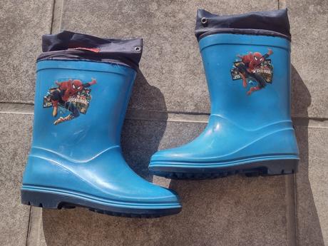 Gumáky spiderman, 28