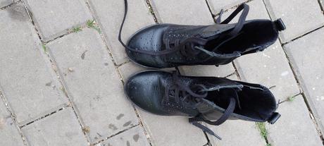 Cierne cizmicky snurovacie, 29