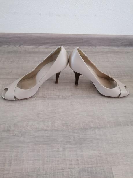 Krémové lodičky, 36