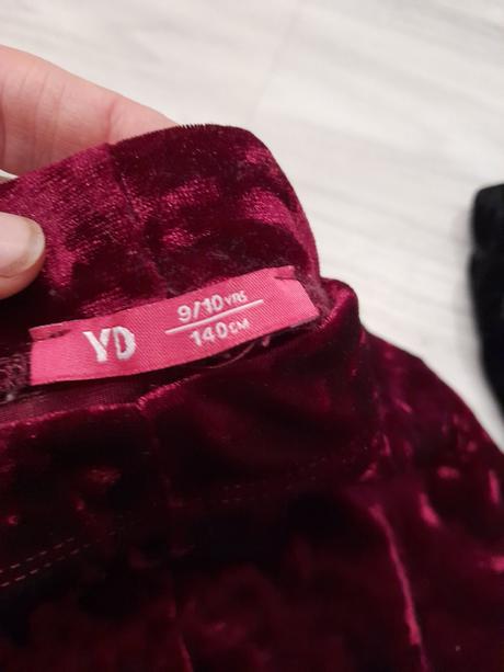 Zamatové legíny, 140