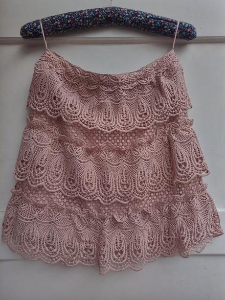 Krasna cipkova sukna, guess,m