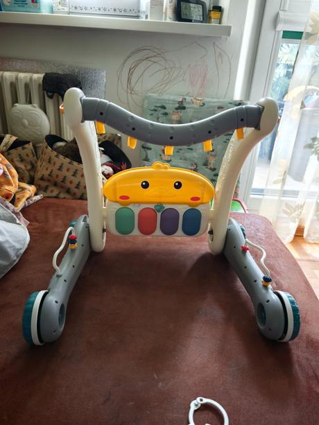 Hracia deka a chodítko v jednom, 