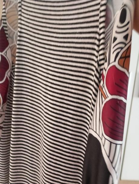 Dlhé kvetinové saty, 50