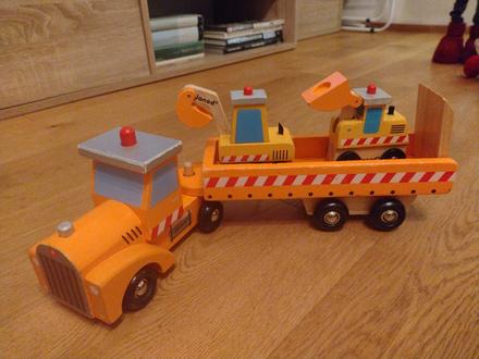 Drevené auto s bagrami,