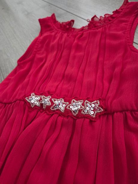 Červené šaty, 122