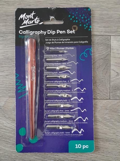 Kaligrafia fantasy vintage perá, 