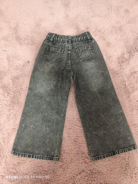 Široké dievčenské rifle, 122