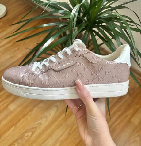 Na predaj krasne moderne oblecenie s m, geox,s