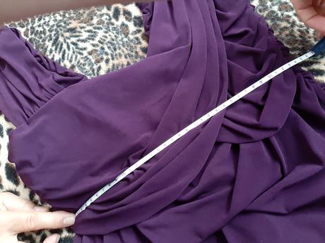 Tmavo fialové spoločenské šaty, 44