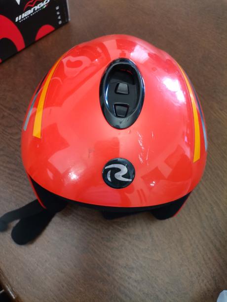 Lyžiarska prilba, s