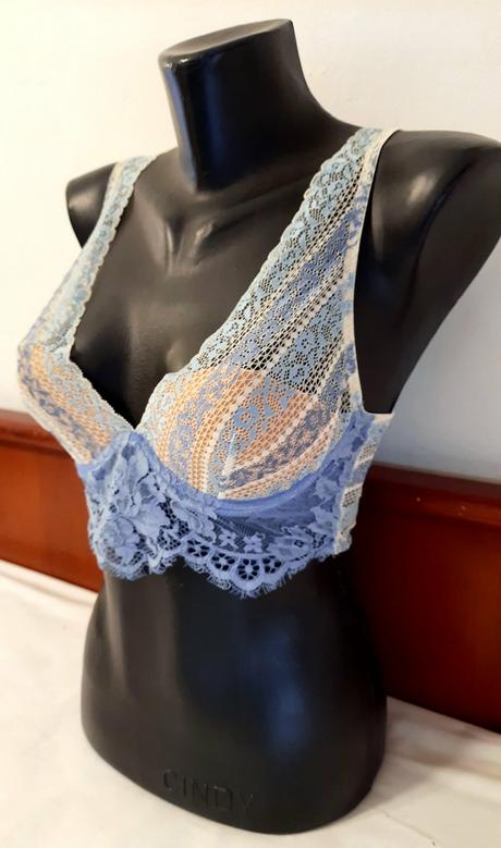 Predám celočipkovú podprsenku veľ. 60b, intimissimi,60b