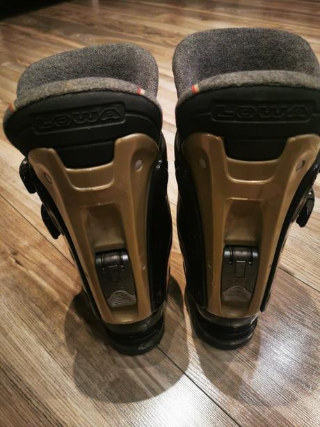 Lyžiarky, v. 40, 40