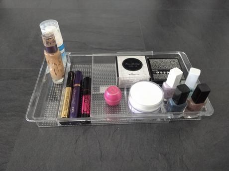 Nastaviteľny organizer na kozmetiku, 