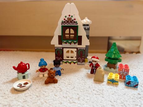 Lego duplo 10976 - santova pernikova chalupka,