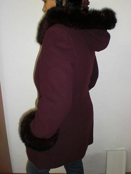 Elegantný vínový kabát, m