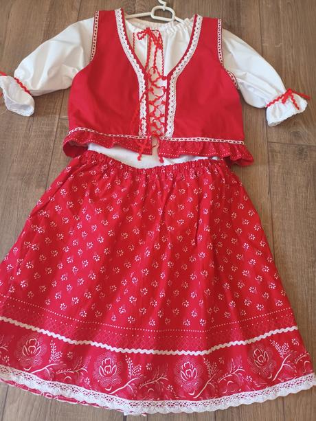 Dievčenský kroj, 