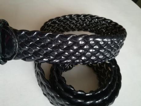 Čierny opasok prepletaný, 