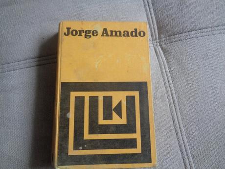 Predám knihu dona flora a jej dvaja mužovia, 