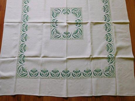 Vidiecký obrus ručne vyšívaný -123  x 136 cm,, 