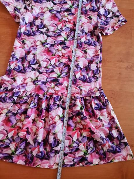 Nádherné kvetinové šaty, 152