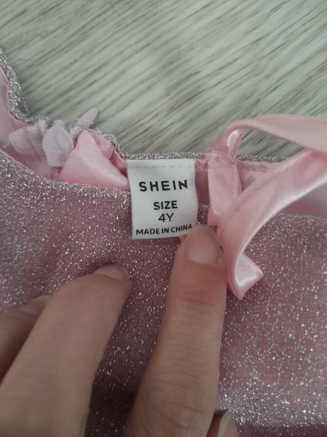 Spoločenské šaty, 104