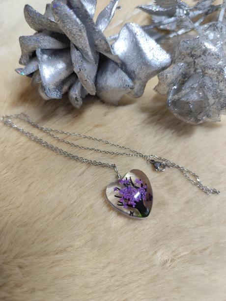 Prívesok z brúseného skla z retiazkou,