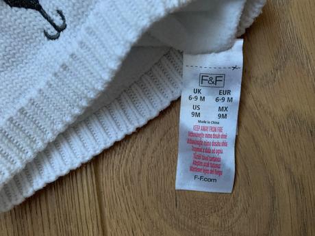 Biela čiapka s tváričkou, uškami a mašličkou, f&f,74