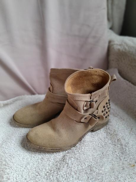 Nizke vybijane čižmičky primadonna - brusená koža, 38