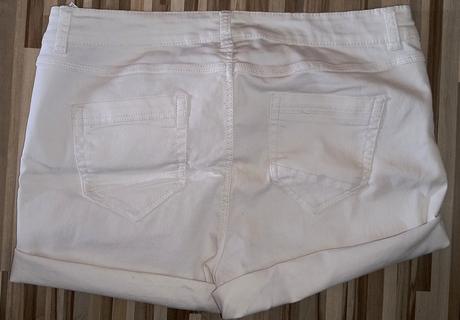Pekné biele kraťase v.40, takko,40