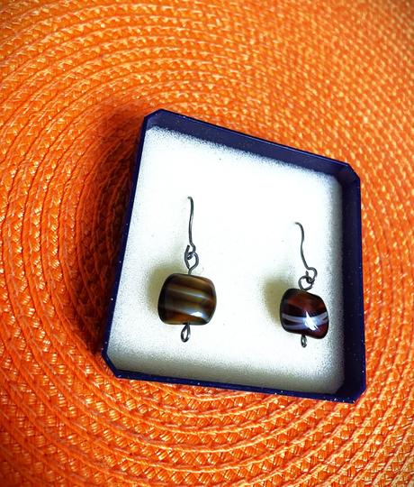 Náušnice z achátu, 