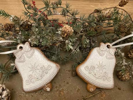 Medovník zvonček - perník s bielou polevou 1 ks, 