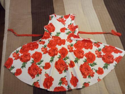 Šaty s ružami, 128