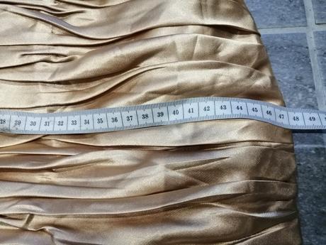 Zlatožlté saténové šaty vs, s