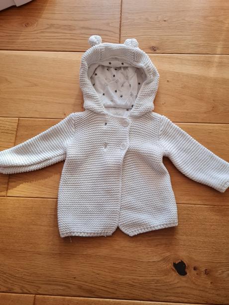 Biely svetrik, f&f,56