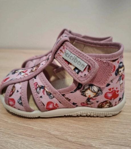 Dievčenské papuče s pevnou pätou a koženou stielko, ciciban,20