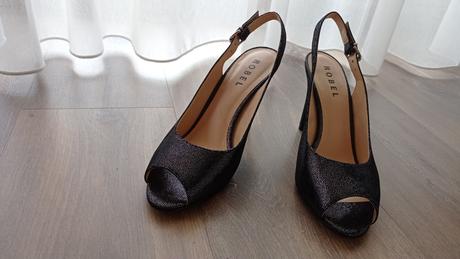 Lesklé lodičky, 39