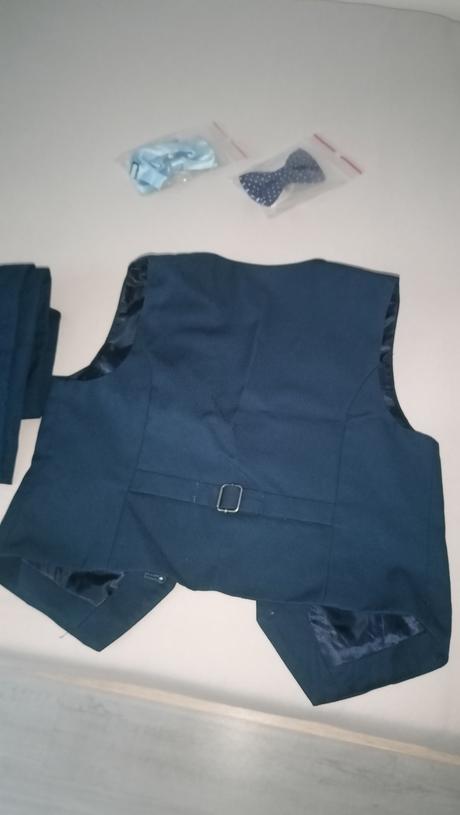 Oblekove nohavice a vesticka, 122