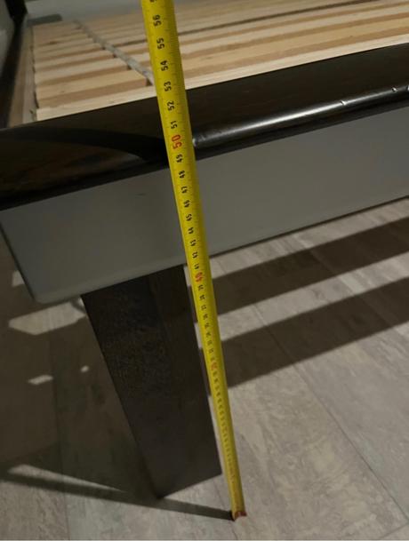 Manželska masivna posteľ,