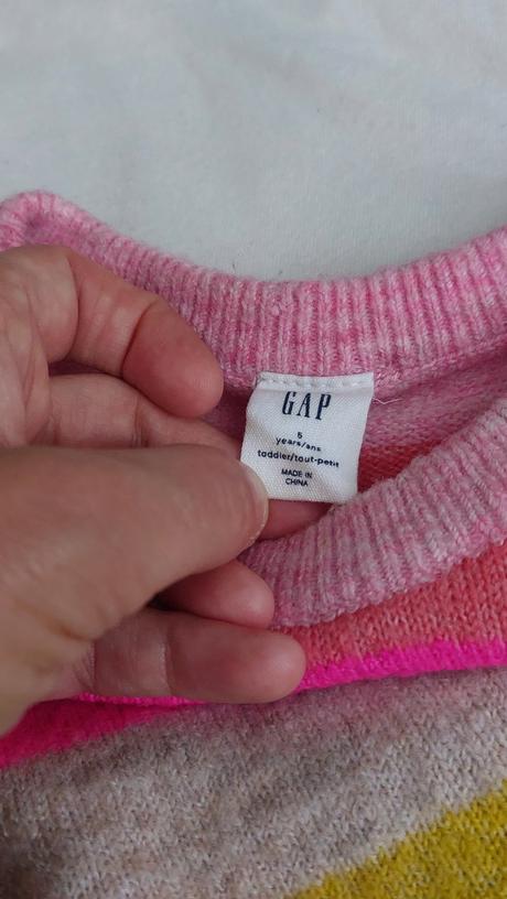 Svetrík predĺžený, gap,110