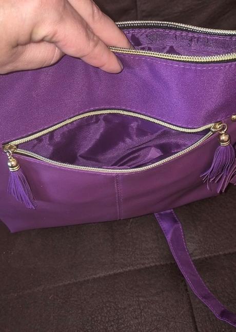 Fialová kabelka, 