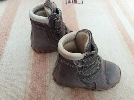 Vyššie celokožené topánky, 23