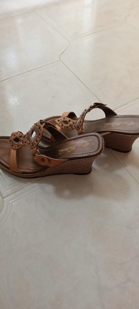 Šmrncove sandálky, 39