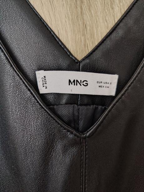 Čierne koženkové šaty na ramienka, mango,s