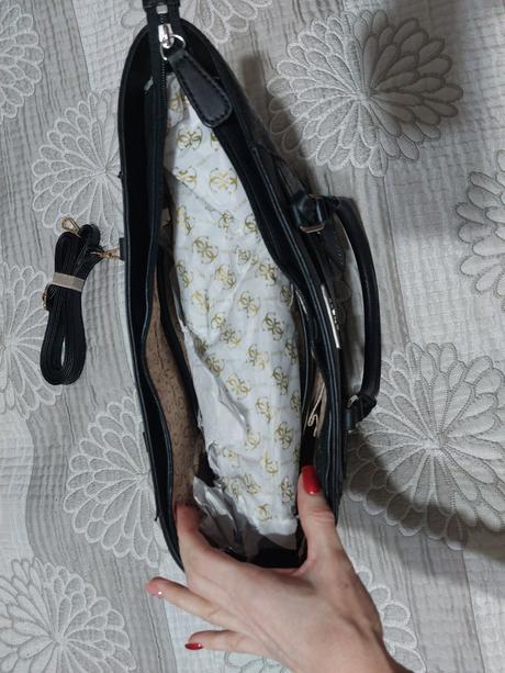 Kabelka guess, guess