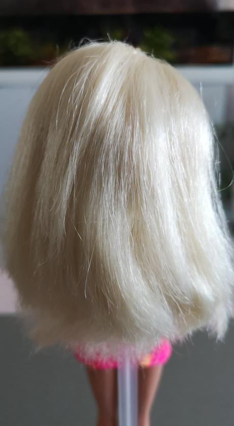 Barbie ruffle fun 1994,