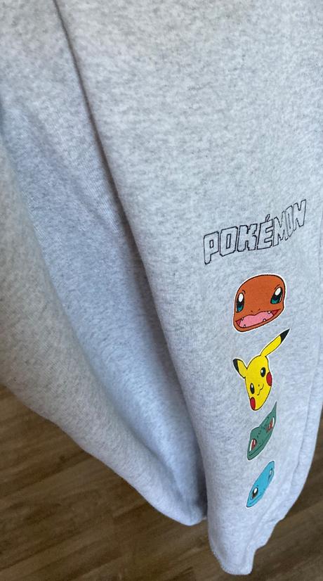 Pekné pokémon tepláčiky, sinsay,128
