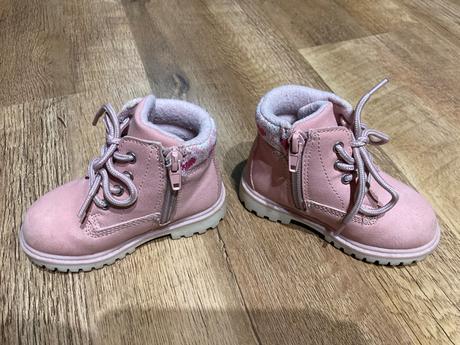 Ružové čižmičky, graceland,21